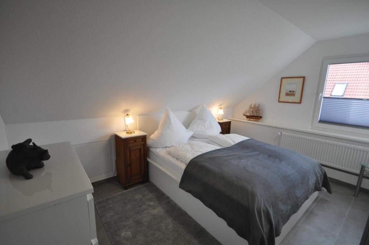 Nr 28 - Ferienwohnung Am Yachthafen Harlesiel Exterior foto